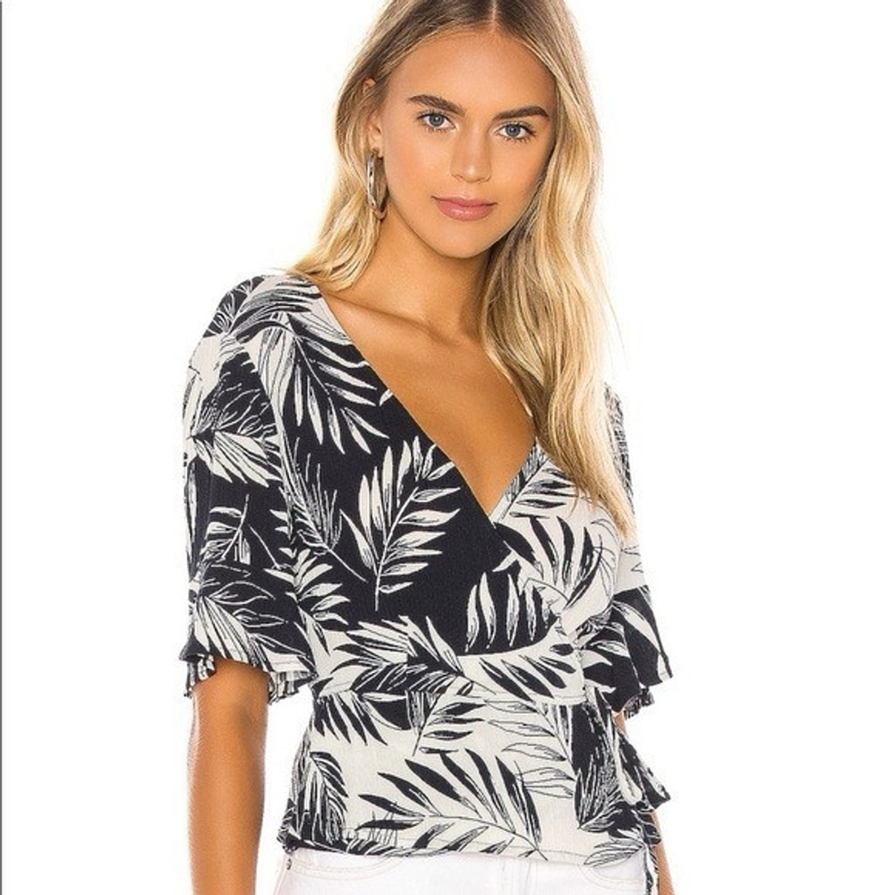 Amuse Society Wrap Top‎ Black White Women’s Size S Palm Leaf Revolve NEW
